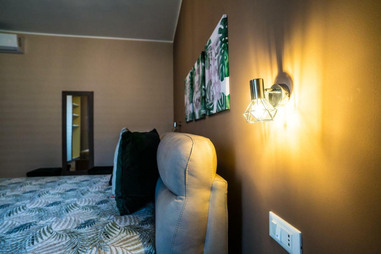 Sisters In Law Guesthouse Монополи Экстерьер фото