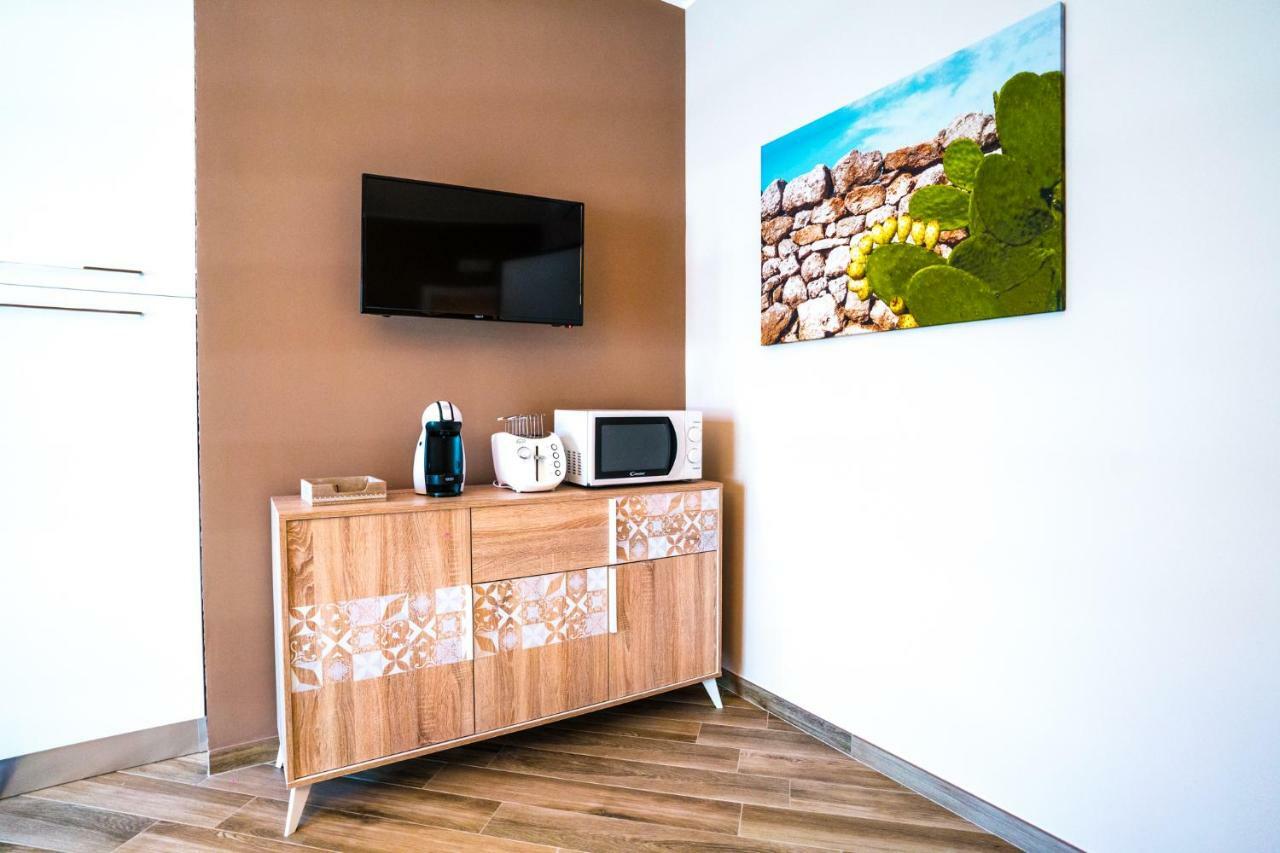 Sisters In Law Guesthouse Монополи Экстерьер фото
