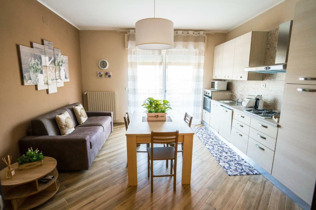 Sisters In Law Guesthouse Монополи Экстерьер фото