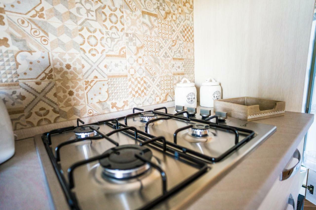 Sisters In Law Guesthouse Монополи Экстерьер фото