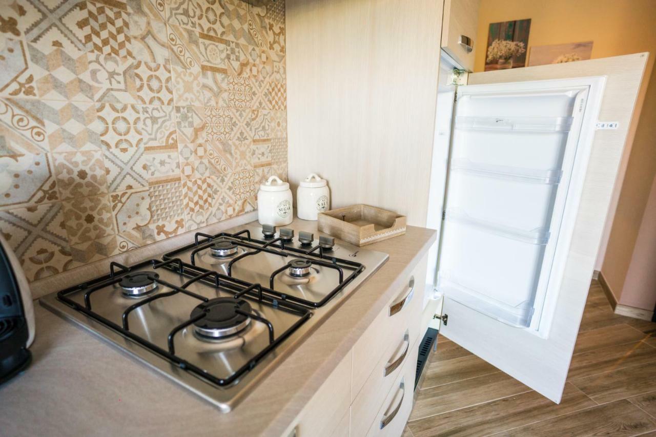 Sisters In Law Guesthouse Монополи Экстерьер фото