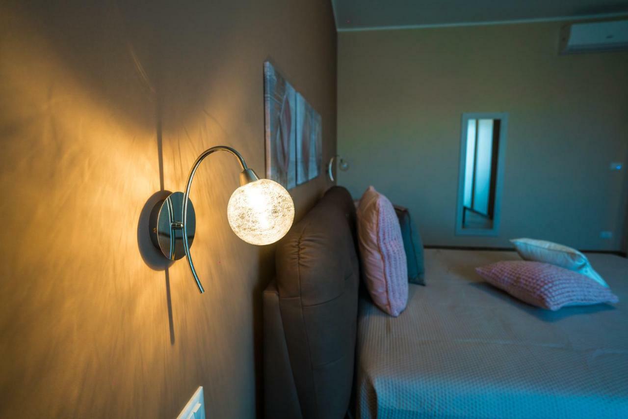 Sisters In Law Guesthouse Монополи Экстерьер фото